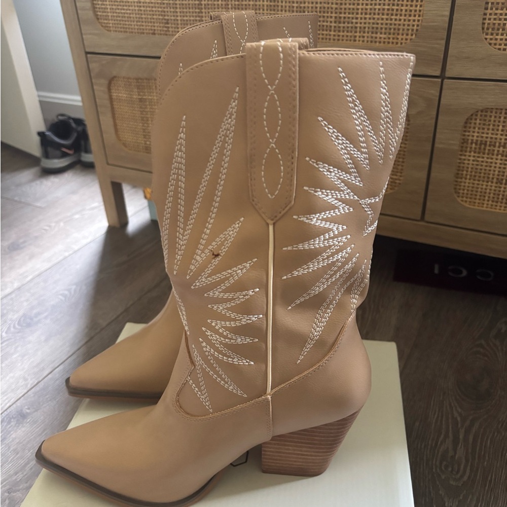 Women’s cowgirl boots size 7.5